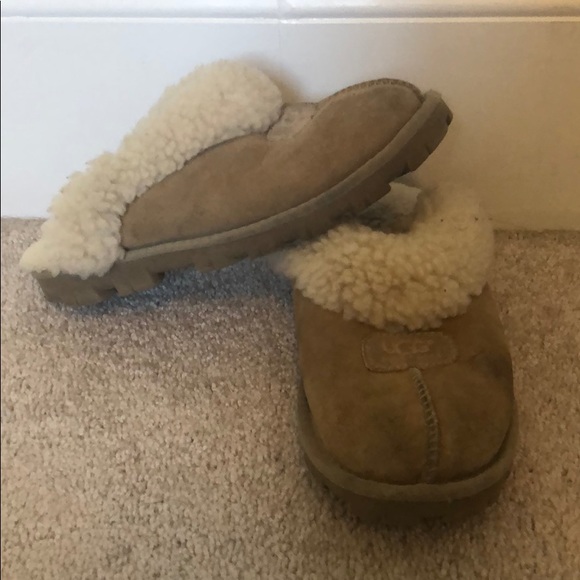 UGG Shoes - Women’s UGG Slippers size 5
